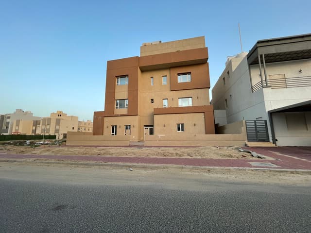 For sale Wafra house with an area of 600 meters 