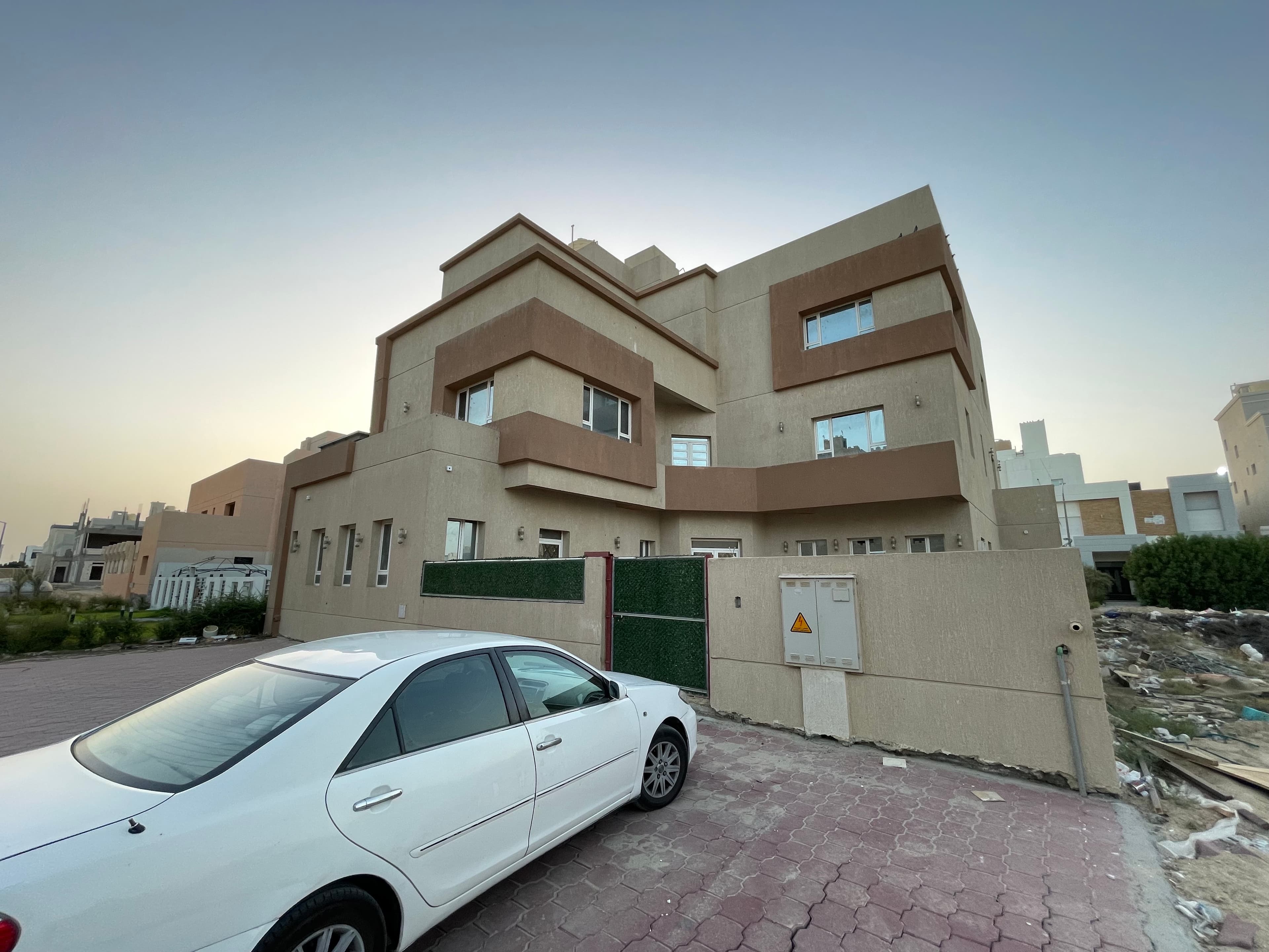 For sale Wafra house with an area of 600 meters  2
