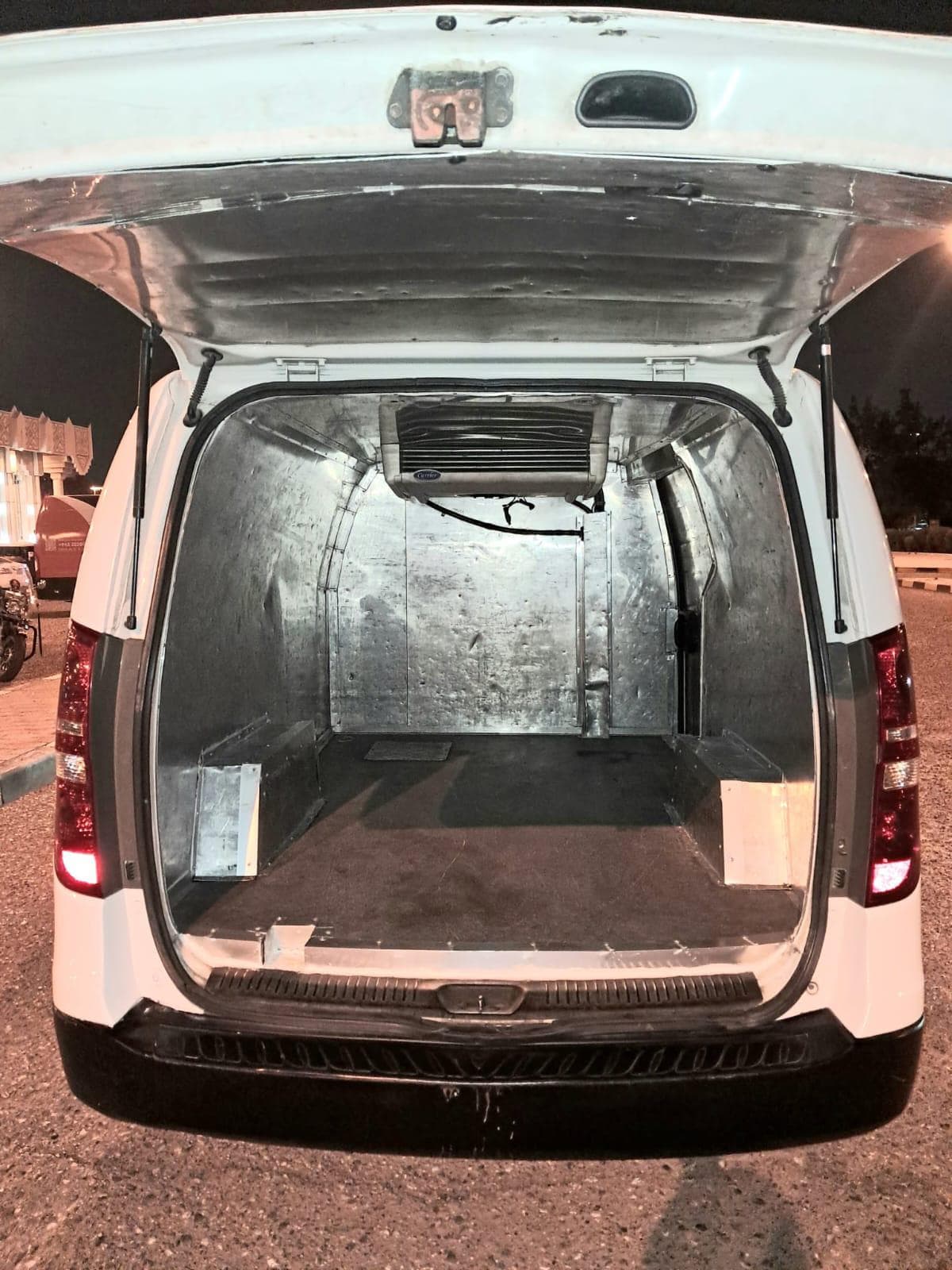 Hyundai H1 refrigerator 2017 4