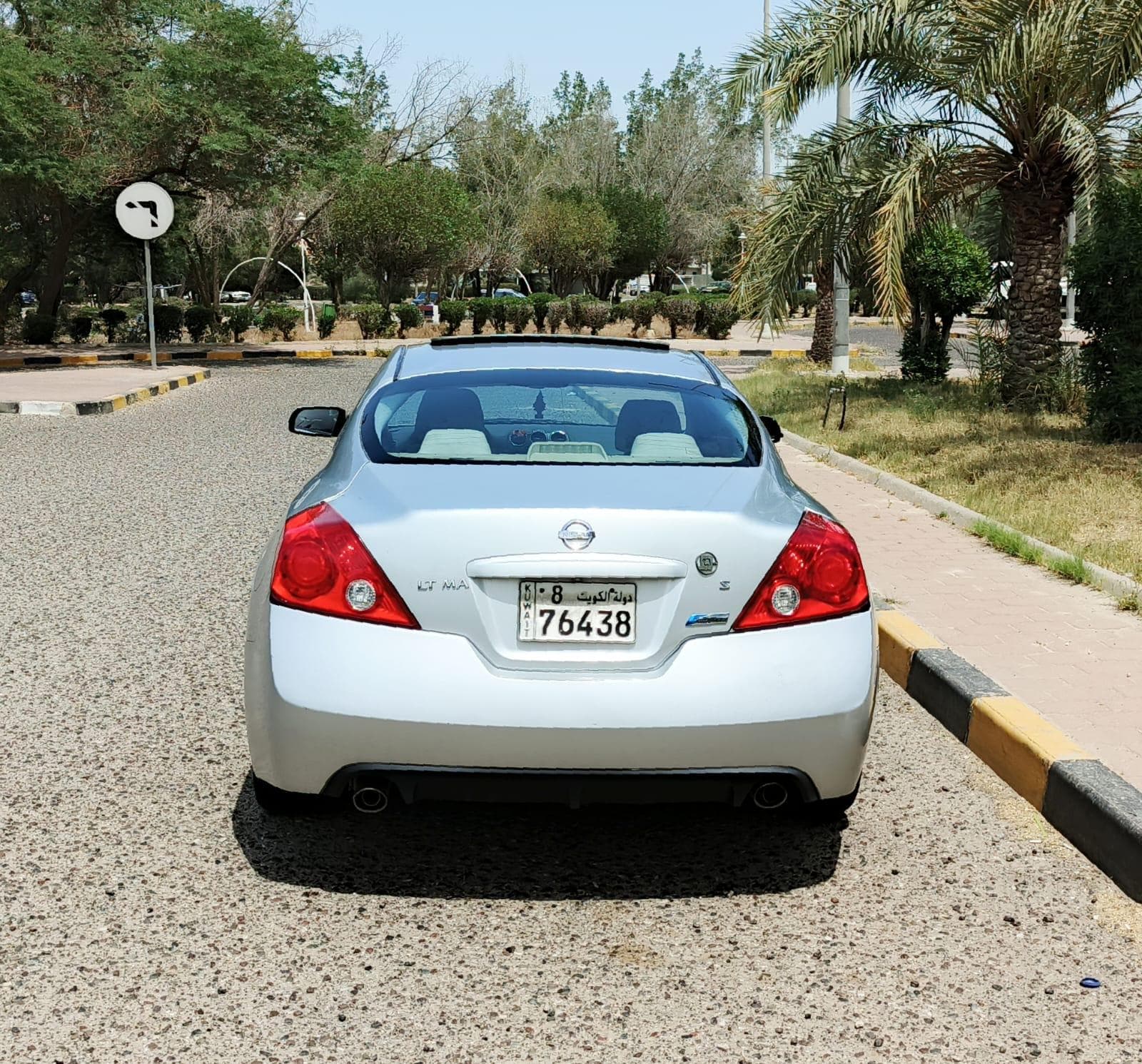 Nissan Altima Coupe 2011 1