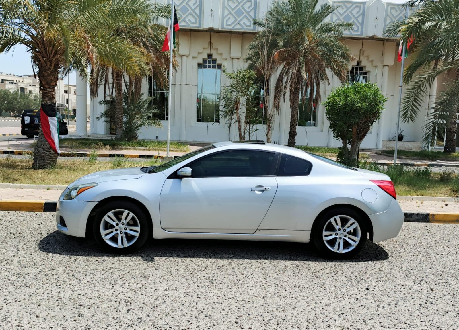 Nissan Altima Coupe 2011 3