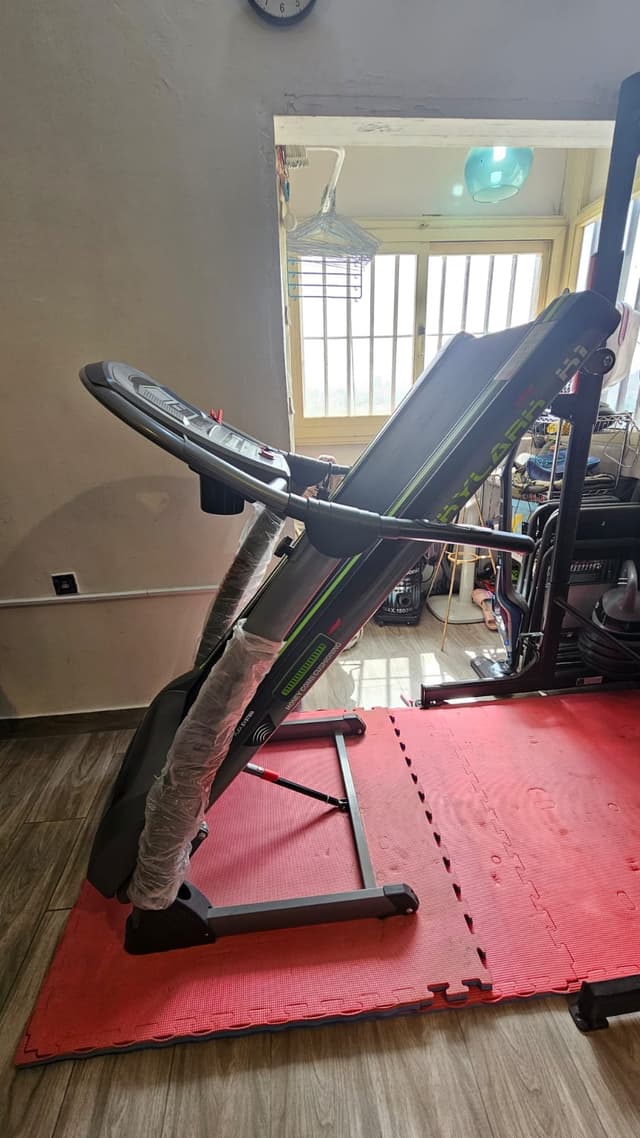 Electric treadmill in excellent condition 