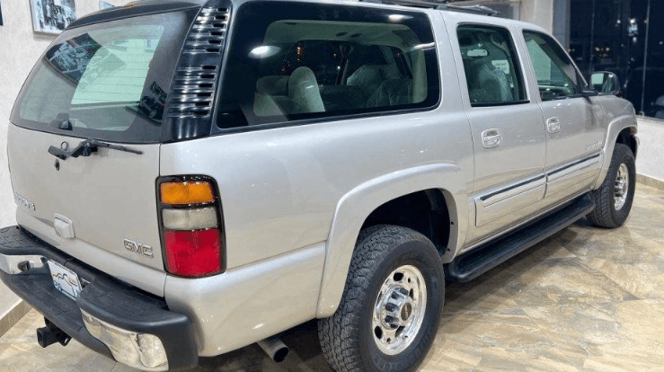 GMC Suburban model 2006 5