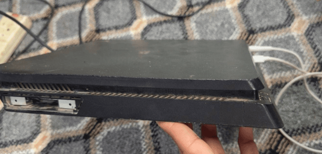 PlayStation 4 slim in good condition 2