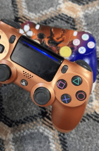 PlayStation 4 slim in good condition 3
