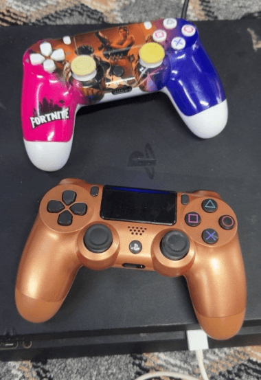 PlayStation 4 slim in good condition 0