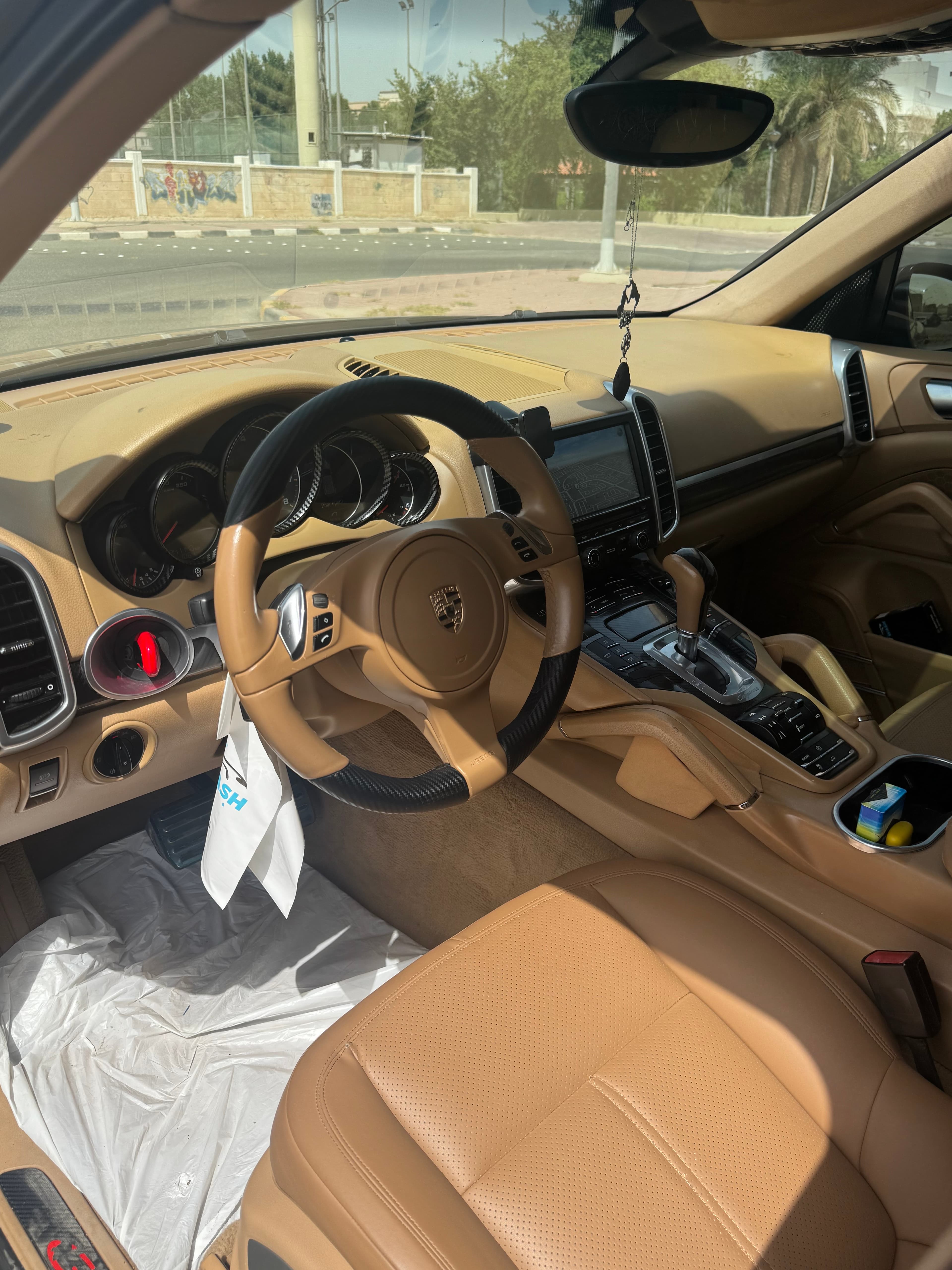 Porsche Cayenne 2011 model for sale 3