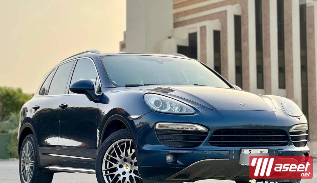 Porsche Cayenne S model 2014 4
