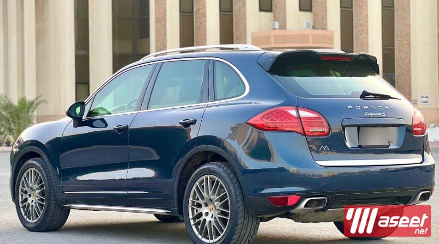 Porsche Cayenne S model 2014 8