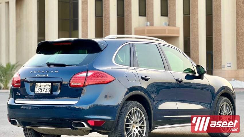 Porsche Cayenne S model 2014 9