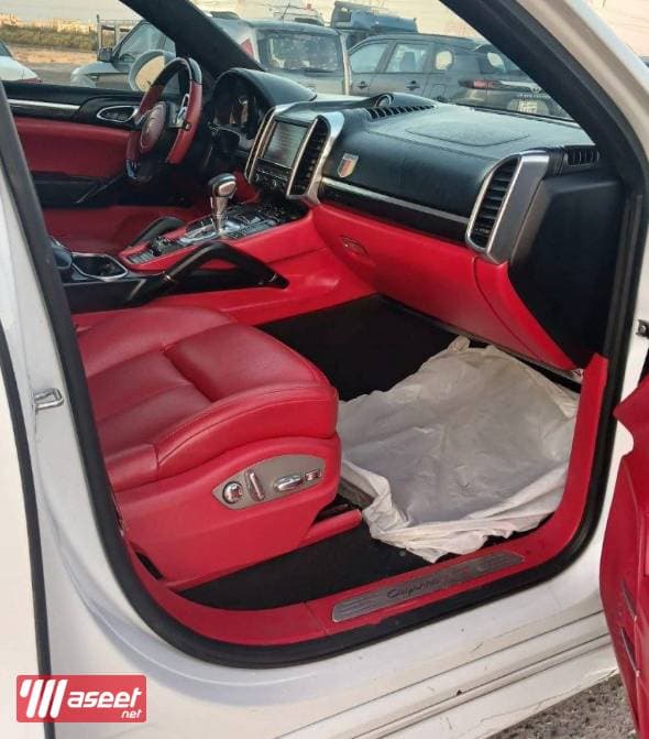 Porsche Cayenne GTS model 2013  3