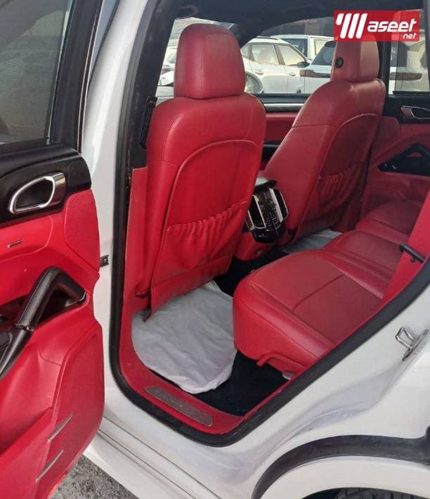 Porsche Cayenne GTS model 2013  4