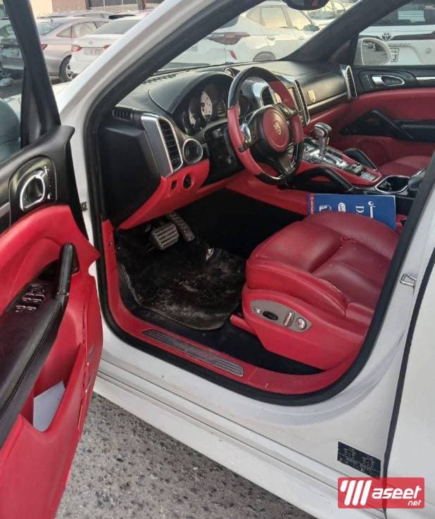 Porsche Cayenne GTS model 2013  6