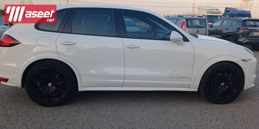 Porsche Cayenne GTS model 2013  11