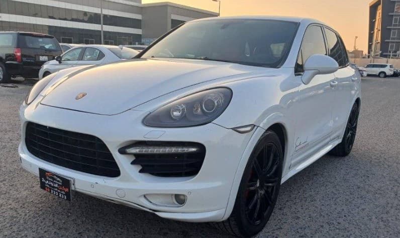 Porsche Cayenne GTS model 2013  0