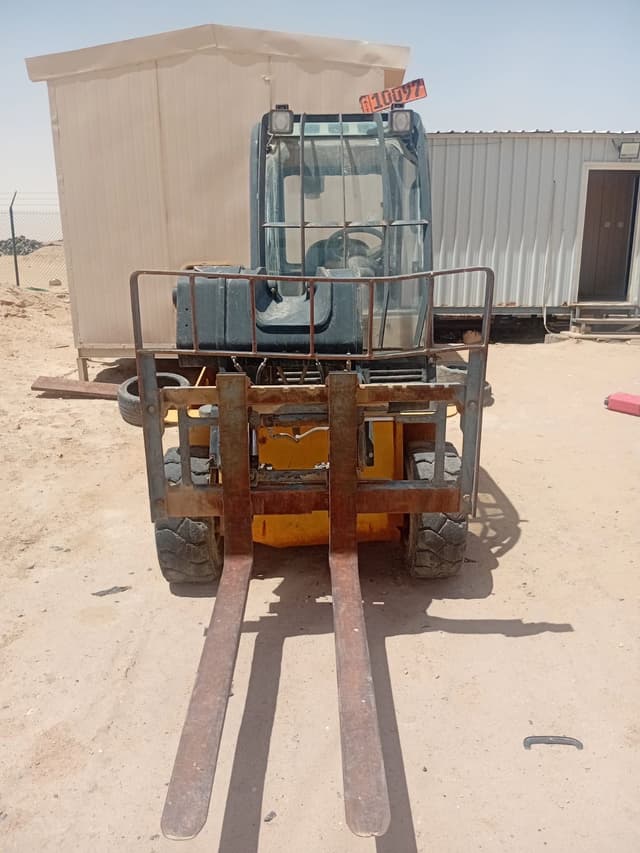 2 Forklift Model 2010 JCB