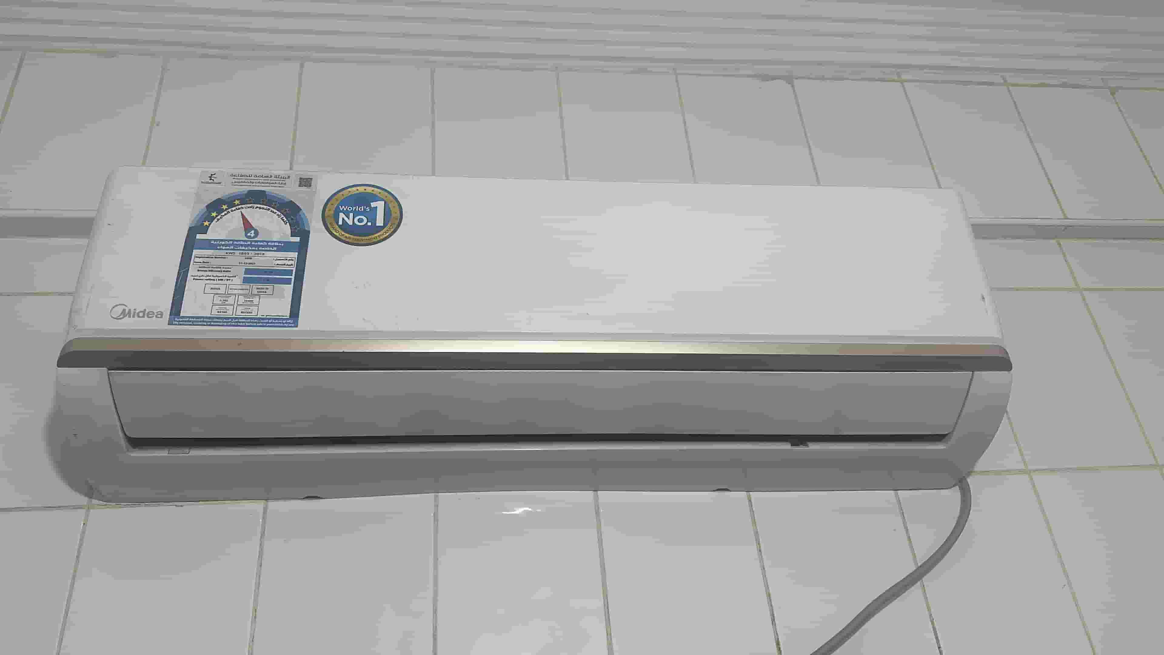 Very clean Midea air conditioner for sale Very clean Midea air conditioner for sale