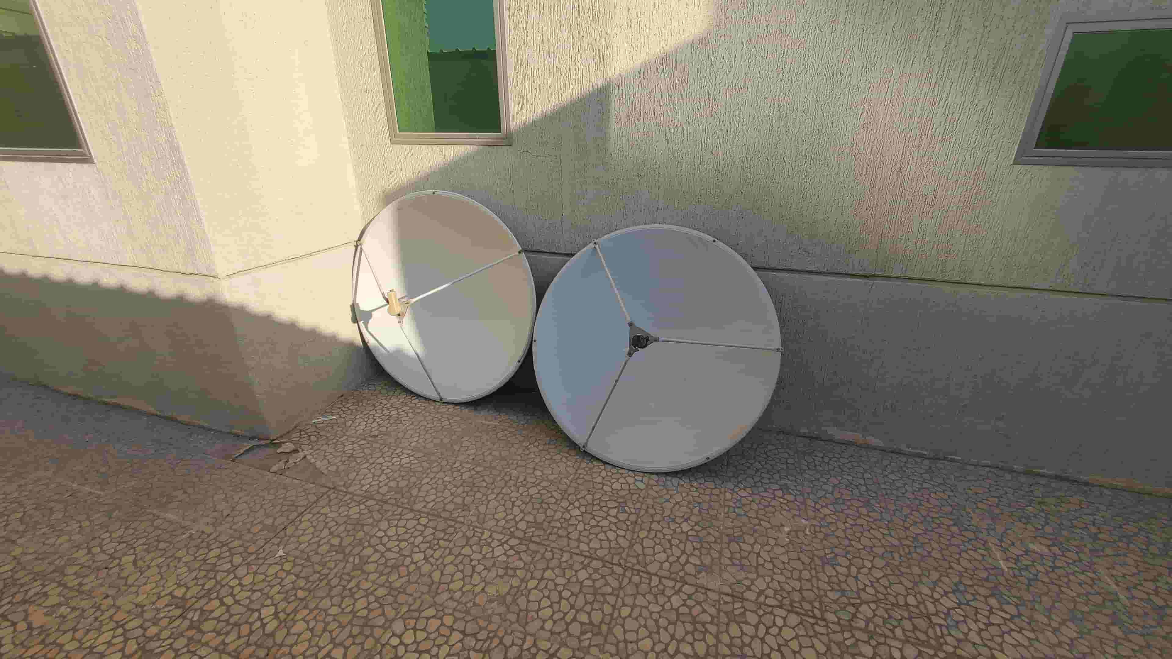 3 large satellite shower. Quick sale 3 large satellite shower. Quick sale